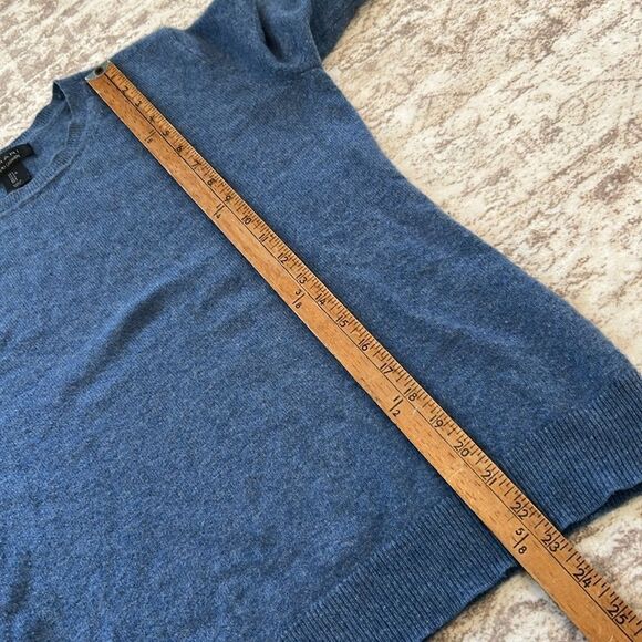 Tahari Blue cashmere crew neck Women's Sweater size large - Picture 5 of 5